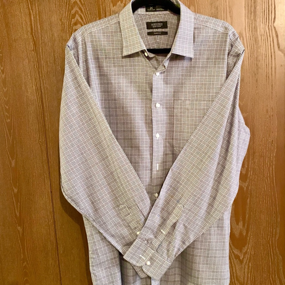 Nordstrom Dress Shirt, grey check pattern 100% Cotton. Beautiful tailoring.